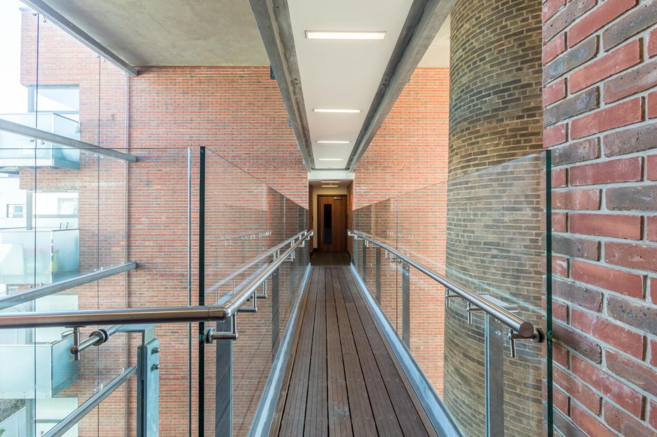 Luxury 2-Bed Flat Parking And Close To The Tube London Exterior photo